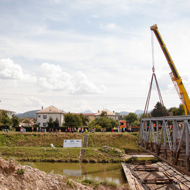 Zväčšiť fotografiu - Starý most je minulosťou, zložili ho žeriavy - TSK_most IL_08_23_mini-39