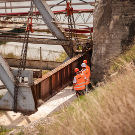 Zväčšiť fotografiu - Starý most je minulosťou, zložili ho žeriavy - TSK_most IL_08_23_mini-42