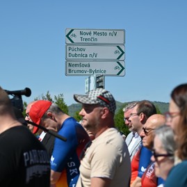 Zväčšiť fotografiu - Stovky nadšencov cyklistiky otvorili spoločnou jazdou nový úsek vážskej cyklomagistrály