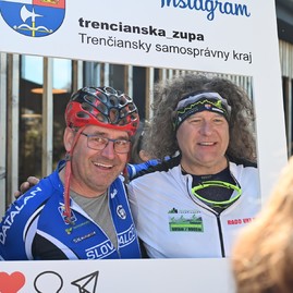 Zväčšiť fotografiu - Stovky nadšencov cyklistiky otvorili spoločnou jazdou nový úsek vážskej cyklomagistrály