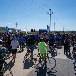 Zväčšiť fotografiu - Stovky nadšencov cyklistiky otvorili spoločnou jazdou nový úsek vážskej cyklomagistrály