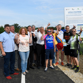 Trenčianska župa chce tento rok začať s budovaním viac ako 45 kilometrov nových cyklotrás - 20180525_HORNA_STREDA_cyklotrasa_167w