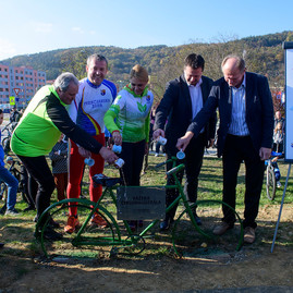 Trenčianska župa chce tento rok začať s budovaním viac ako 45 kilometrov nových cyklotrás - 20181022_TSK_PU_cyklotrasa_026w