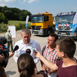 Trenčianska župa opravuje cesty za historických 6 miliónov eur - Začiatok prác na opravách ciest, Bezovec 2018 (okres Nové Mesto nad Váhom) (17)