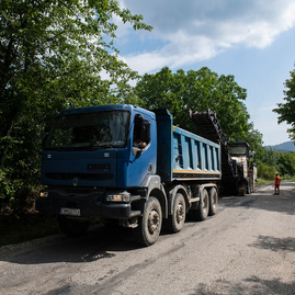 Trenčianska župa opravuje cesty za historických 6 miliónov eur - Začiatok prác na opravách ciest, Bezovec 2018 (okres Nové Mesto nad Váhom) (2)