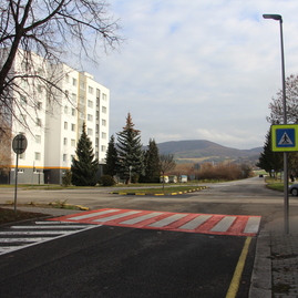 Trenčiansky samosprávny kraj počas uplynulých troch rokov zrekonštruoval a zmodernizoval stovku priechodov pre chodcov. 