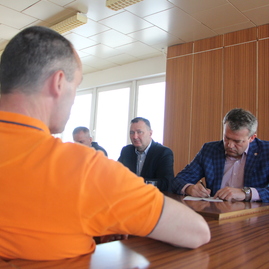 Trenčiansky župan si dnes sadol za jeden stôl so zamestnancami správy ciest tsk - IMG_0335