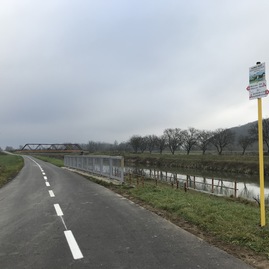 Zväčšiť fotografiu - Trenčín s novým mestom nad váhom prepojil ďalší úsek vážskej cyklomagistrály - 073 - Horná Pažiť - rázcestie na Melčice-Lieskové (2)