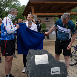 Zväčšiť fotografiu - Unikátna medzinárodná cyklotrasa z dielne trenčianskej župy je otvorená pre verejnosť, takto vyzerá! - 20200601_TSK_cyklotrasa_150w