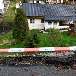 Zväčšiť fotografiu - V čavoji pribudla nová obchádzková trasa - 20201118_CAVOJ_cesta_002w