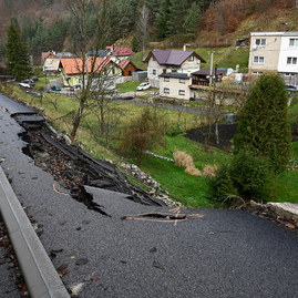 Zväčšiť fotografiu - V čavoji pribudla nová obchádzková trasa - 20201118_CAVOJ_cesta_004w