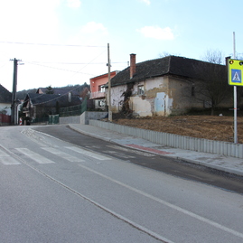 V  hrabovke odstránili problematický cestný úsek, vybudovali nový chodník a priechod - IMG_1556