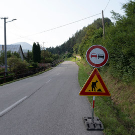 Zväčšiť fotografiu - V trenčianskom kraji sa opraví 42 úsekov ciest za rekordne krátky čas - 20200807_DOMANIZA_003w