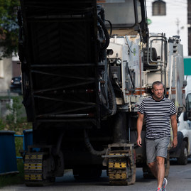 Zväčšiť fotografiu - V trenčianskom kraji sa opraví 42 úsekov ciest za rekordne krátky čas - 20200807_DOMANIZA_009w
