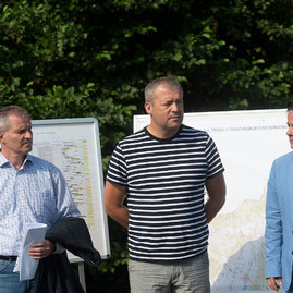 Zväčšiť fotografiu - V trenčianskom kraji sa opraví 42 úsekov ciest za rekordne krátky čas - 20200807_DOMANIZA_016w