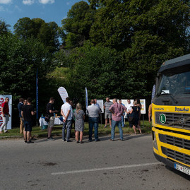 Zväčšiť fotografiu - V trenčianskom kraji sa opraví 42 úsekov ciest za rekordne krátky čas - 20200807_DOMANIZA_023w