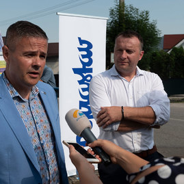 Zväčšiť fotografiu - V trenčianskom kraji sa opraví 42 úsekov ciest za rekordne krátky čas - 20200807_DOMANIZA_027w