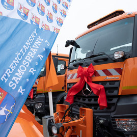 Zväčšiť fotografiu - Viac ako 100 kusov techniky a 246 ľudí sa bude starať o zjazdnosť krajských ciest počas zimného obdobia