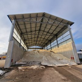 Zväčšiť fotografiu - Viaceré župné cestmajsterstvá s novými prístreškami - 20221229_094530