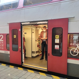 Zväčšiť fotografiu - Vlakom po zmodernizovanom úseku železnice medzi púchovom a považskou bystricou - IMG_20201013_083135