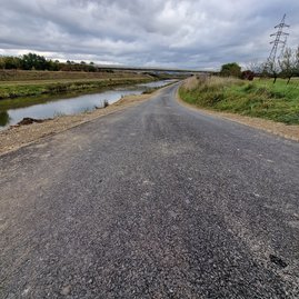 Zväčšiť fotografiu - Výstavba ďalšieho úseku cyklotrasy na považí výrazne pokročila - 20231016_104941