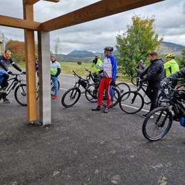 Zväčšiť fotografiu - Výstavba ďalšieho úseku cyklotrasy na považí výrazne pokročila - 20231016_110826