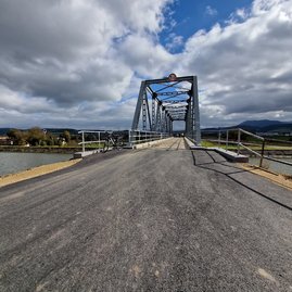 Zväčšiť fotografiu - Výstavba ďalšieho úseku cyklotrasy na považí výrazne pokročila - 20231016_113721