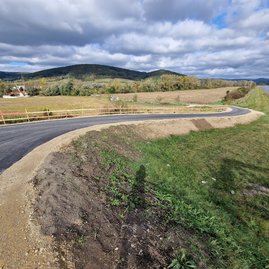Zväčšiť fotografiu - Výstavba ďalšieho úseku cyklotrasy na považí výrazne pokročila - 20231016_113735