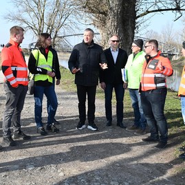 Zväčšiť fotografiu - Výstavba predposledného úseku vážskej cyklomagistrály napreduje rýchlym tempom