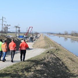 Zväčšiť fotografiu - Výstavba predposledného úseku vážskej cyklomagistrály napreduje rýchlym tempom
