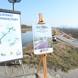 Zväčšiť fotografiu - Výstavba predposledného úseku vážskej cyklomagistrály napreduje rýchlym tempom