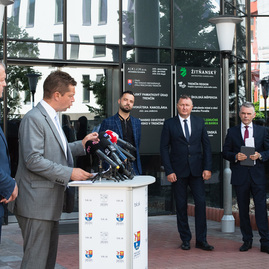 Zväčšiť fotografiu - Výstavba rýchlostnej cesty r2 i rekonštrukcia panelky boli témami rokovania s ministrom dopravy - TSK_Návšteva ministra dopravy (27 of 49)