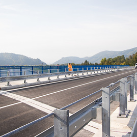 Zväčšiť fotografiu - Z dôvodu výstavby cyklotrasy bude stará cesta z považskej bystrice do bytče dočasne uzatvorená - TSK_Most_Podvazie_mini__15_of_40_