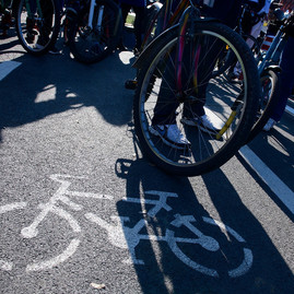 Zväčšiť fotografiu - Za župný úrad jazdí do práce na bicykli až osem tímov - 4