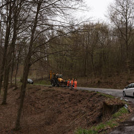 Zväčšiť fotografiu - Začala rekonštrukcia cesty z veľkých uheriec až po hranicu krajov - 20230413_TSK_cesty_120w
