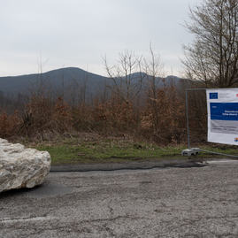 Zväčšiť fotografiu - Začala rekonštrukcia cesty z veľkých uheriec až po hranicu krajov - 20230413_TSK_cesty_138w