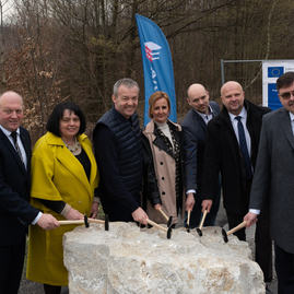 Zväčšiť fotografiu - Začala rekonštrukcia cesty z veľkých uheriec až po hranicu krajov - 20230413_TSK_cesty_142w