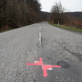 Zväčšiť fotografiu - Začala rekonštrukcia cesty z veľkých uheriec až po hranicu krajov - 20230413_TSK_cesty_144w