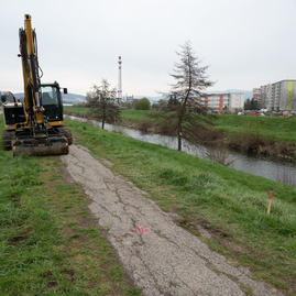 Zväčšiť fotografiu - Začali práce na prvej etape hornonitrianskej cyklomagistrály - 20230413_TSK_cesty_157w