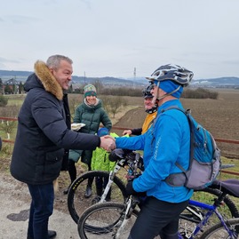 Zväčšiť fotografiu - Začína výstavba ďalšieho úseku vážskej cyklomagistrály - 20230127_141120