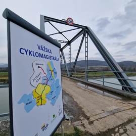 Zväčšiť fotografiu - Začína výstavba ďalšieho úseku vážskej cyklomagistrály - 327609022_880060113046765_758736152635316668_n