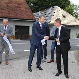 Zrekonštruovaný úsek cesty ii. triedy z nitrianskeho pravna po hranicu žilinského samosprávneho kraja je od piatku v prevádzke - c