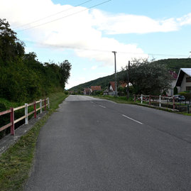 Zväčšiť fotografiu - Župa sa snaží zlepšiť dostupnosť bošáckej doliny, opravuje ďalšiu cestu - 20210902_TSK_cesty_046w
