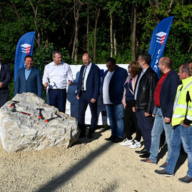Zväčšiť fotografiu - Župa sa snaží zlepšiť dostupnosť bošáckej doliny, opravuje ďalšiu cestu - 20210902_TSK_cesty_056w