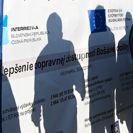 Zväčšiť fotografiu - Župa sa snaží zlepšiť dostupnosť bošáckej doliny, opravuje ďalšiu cestu - 20210902_TSK_cesty_062w