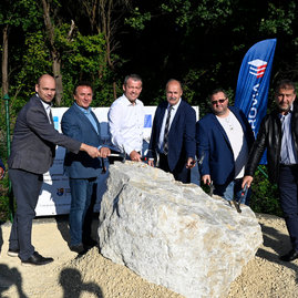 Zväčšiť fotografiu - Župa sa snaží zlepšiť dostupnosť bošáckej doliny, opravuje ďalšiu cestu - 20210902_TSK_cesty_071w