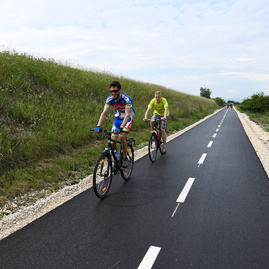 Zväčšiť fotografiu - Župa získala stavebné povolenie na ďalší úsek vážskej cyklomagistrály - 20180525_HORNA_STREDA_cyklotrasa_117w