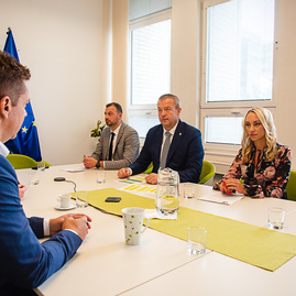 Zväčšiť fotografiu - Župan rokoval s ministrom o zmene vlakového grafikonu - TSK_vlakový grafikon_mini (3 of 11)