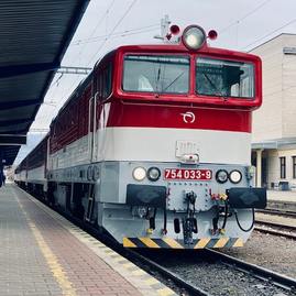 Zväčšiť fotografiu - Župan rokoval s ministrom o zmene vlakového grafikonu - jakub-palovic-ge_jBooJHXc-unsplash