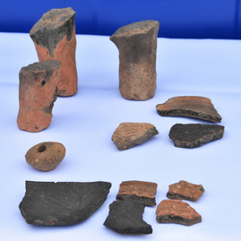 Zväčšiť fotografiu - Archeologický výskum odhalil rozsiahle osídlenie z troch časových úseko - nohy_2